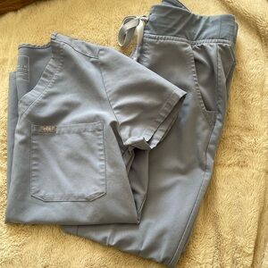 Extra small one pocket FIGS top with extra small joggers